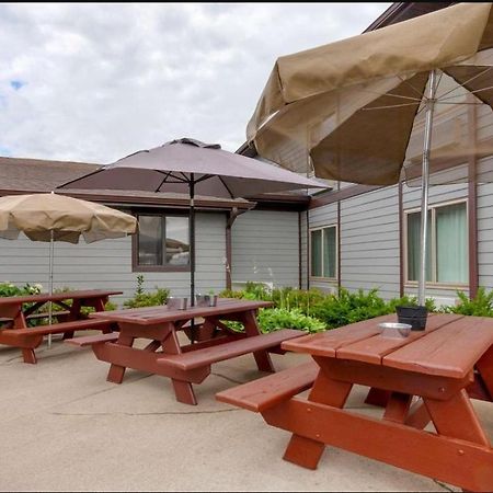 Hotel Clarion Pointe Tomah Exterior foto